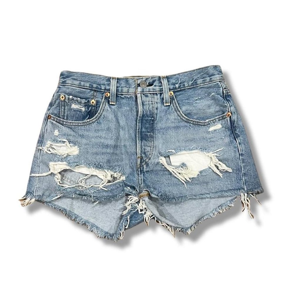 Distressed light wash Levi’s